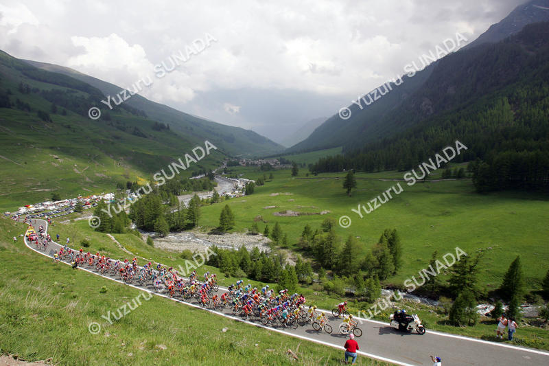 Peloton on Colle dell'Agnello001p.jpg